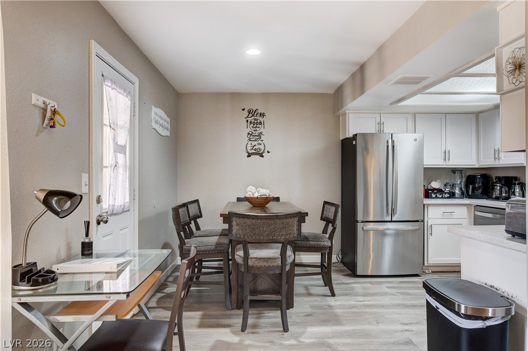 Photo 31 of 43, 5576 W Rochelle Avenue #32D