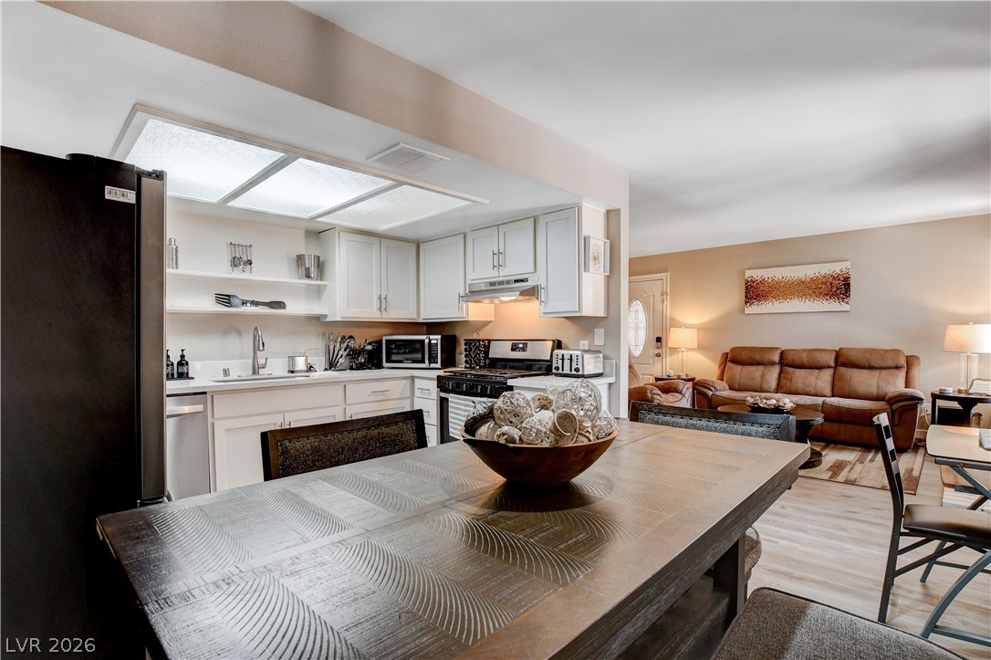 Photo 35 of 43, 5576 W Rochelle Avenue #32D