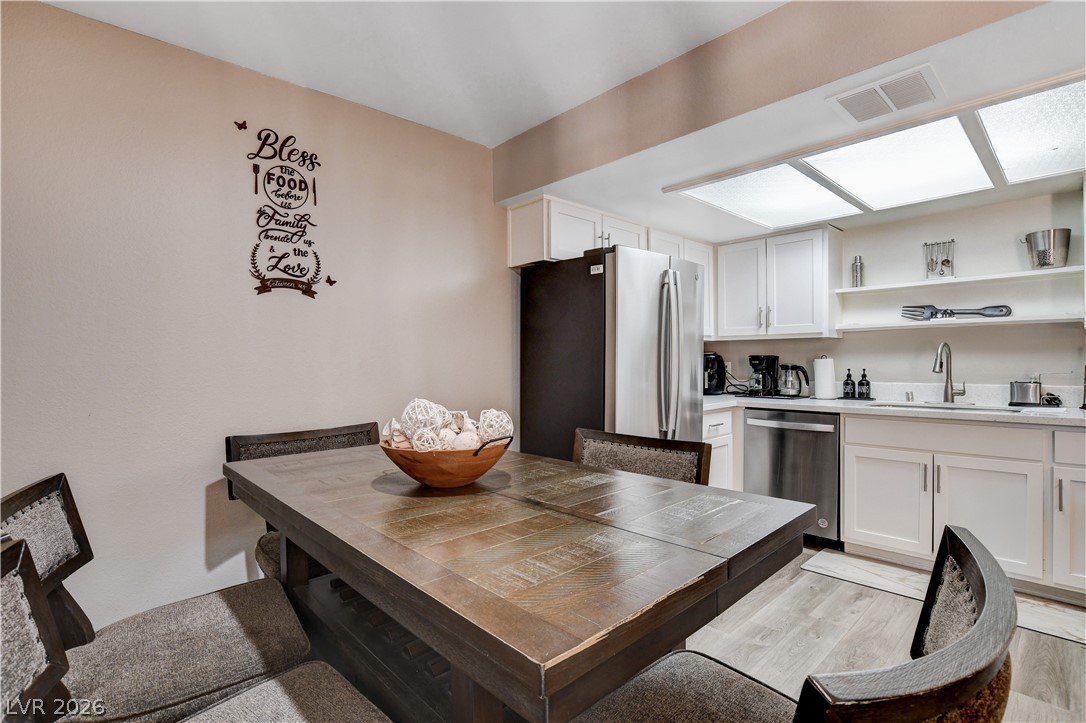 Photo 36 of 43, 5576 W Rochelle Avenue #32D