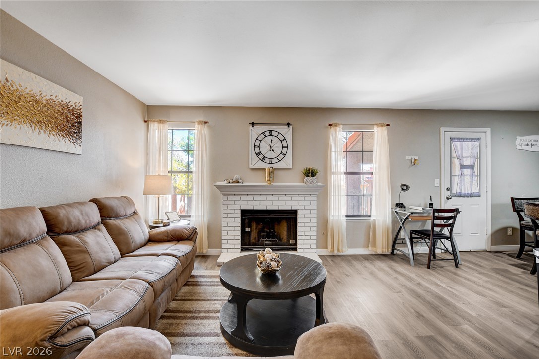 Photo 8 of 43, 5576 W Rochelle Avenue #32D