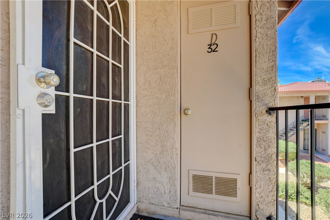 Photo 4 of 5576 W Rochelle Avenue #32D