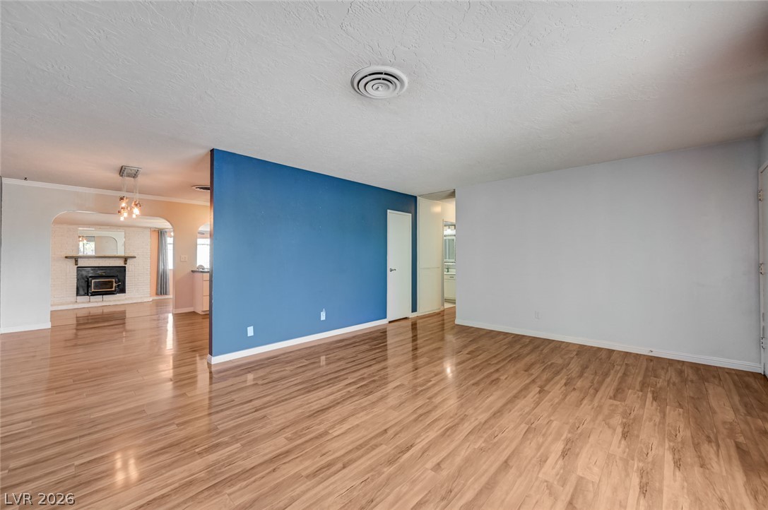 Photo 8 of 47, 1209 Meadbrook Street