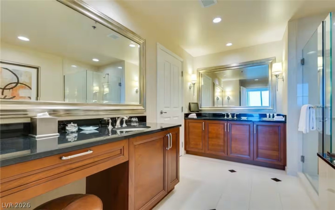 Photo 10 of 29, 135 E Harmon Avenue #2020