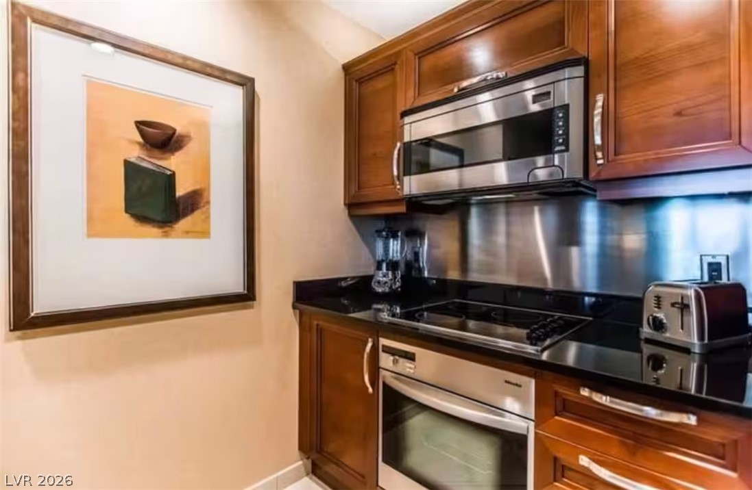 Photo 12 of 29, 135 E Harmon Avenue #2020