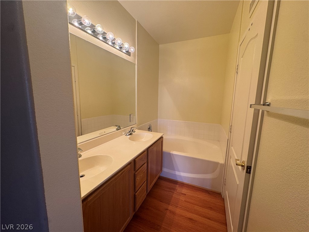 Photo 13 of 27, 9901 Trailwood Drive #2164