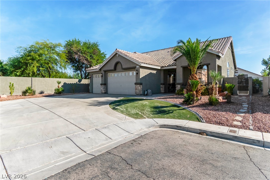 8702 Country Ridge Court, Las Vegas