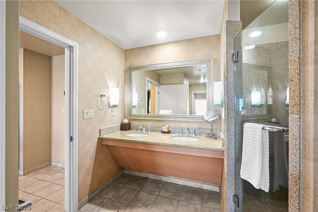 Photo 12 of 22, 211 E Flamingo Road #1407