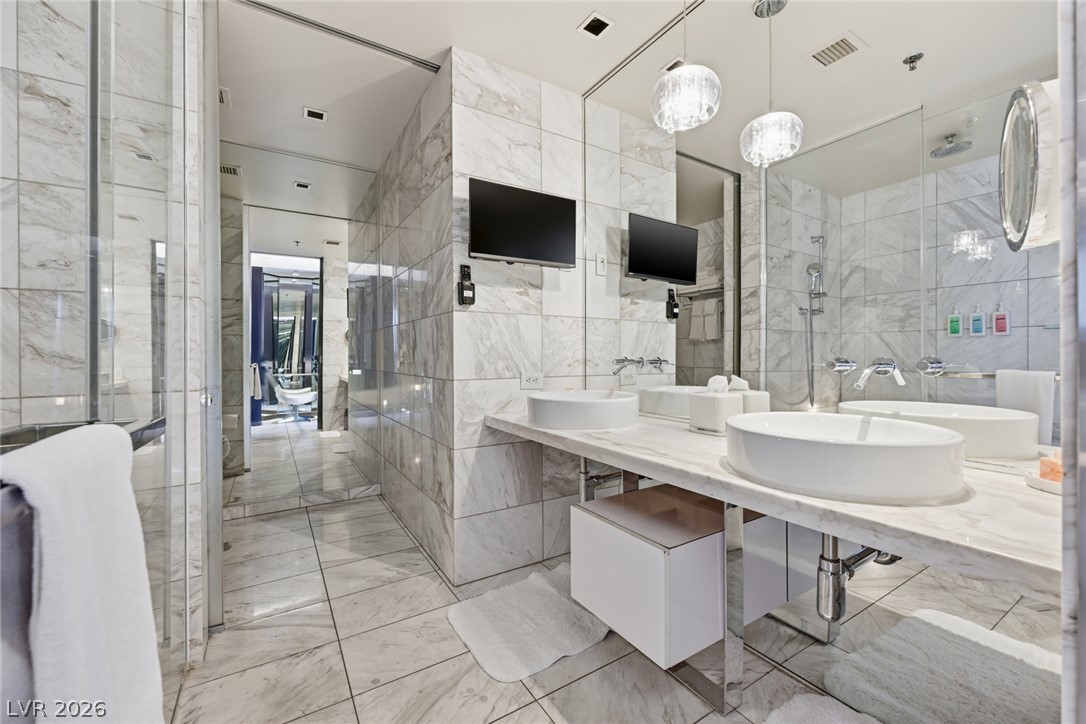 Photo 8 of 12, 4381 W Flamingo Road #8322
