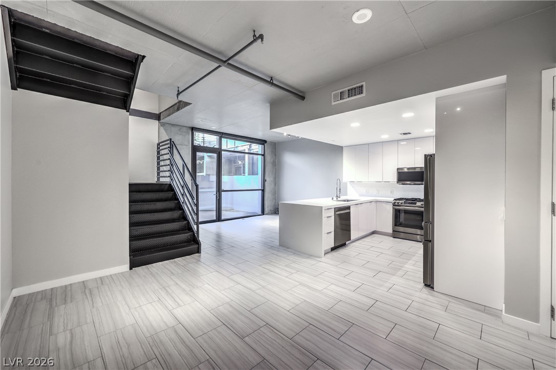 Photo 3 of 353 E Bonneville Avenue #752