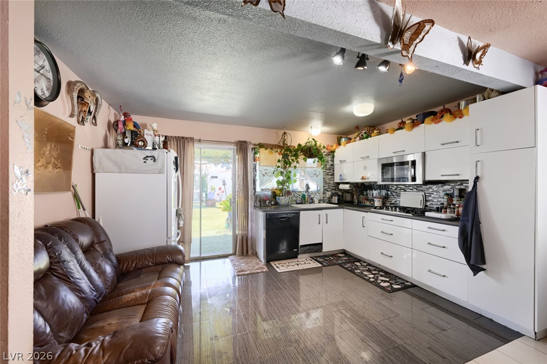 Photo 19 of 61, 4385 Sunnyview Court