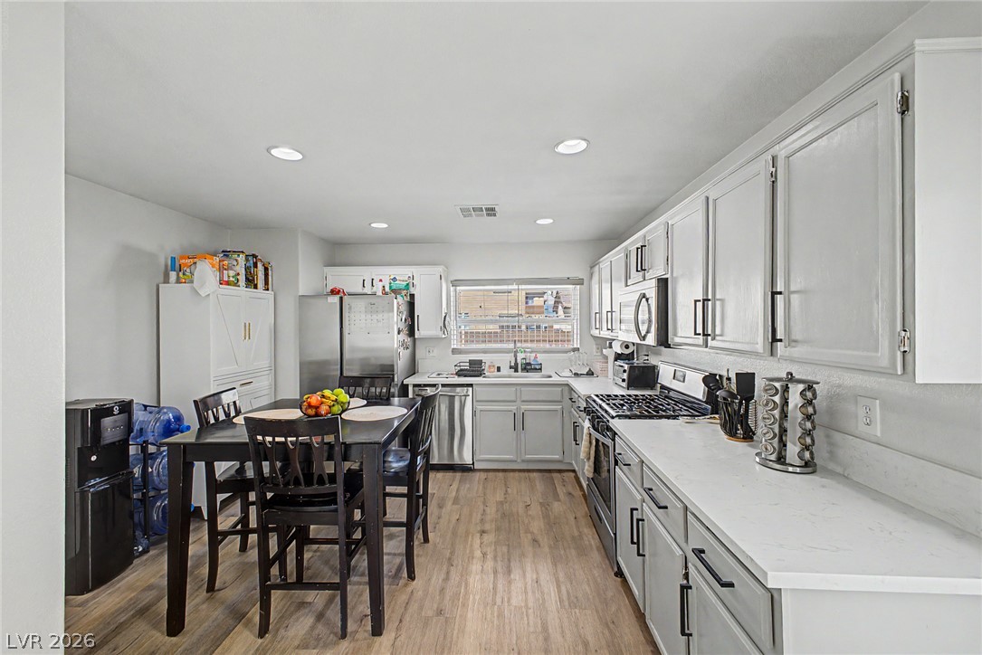Photo 8 of 28, 5208 Paradise Valley Avenue