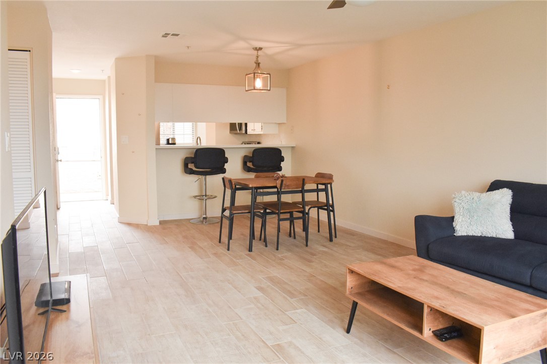 Photo 8 of 14, 2056 Mesquite Lane #303