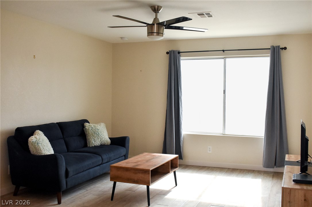 Photo 9 of 14, 2056 Mesquite Lane #303