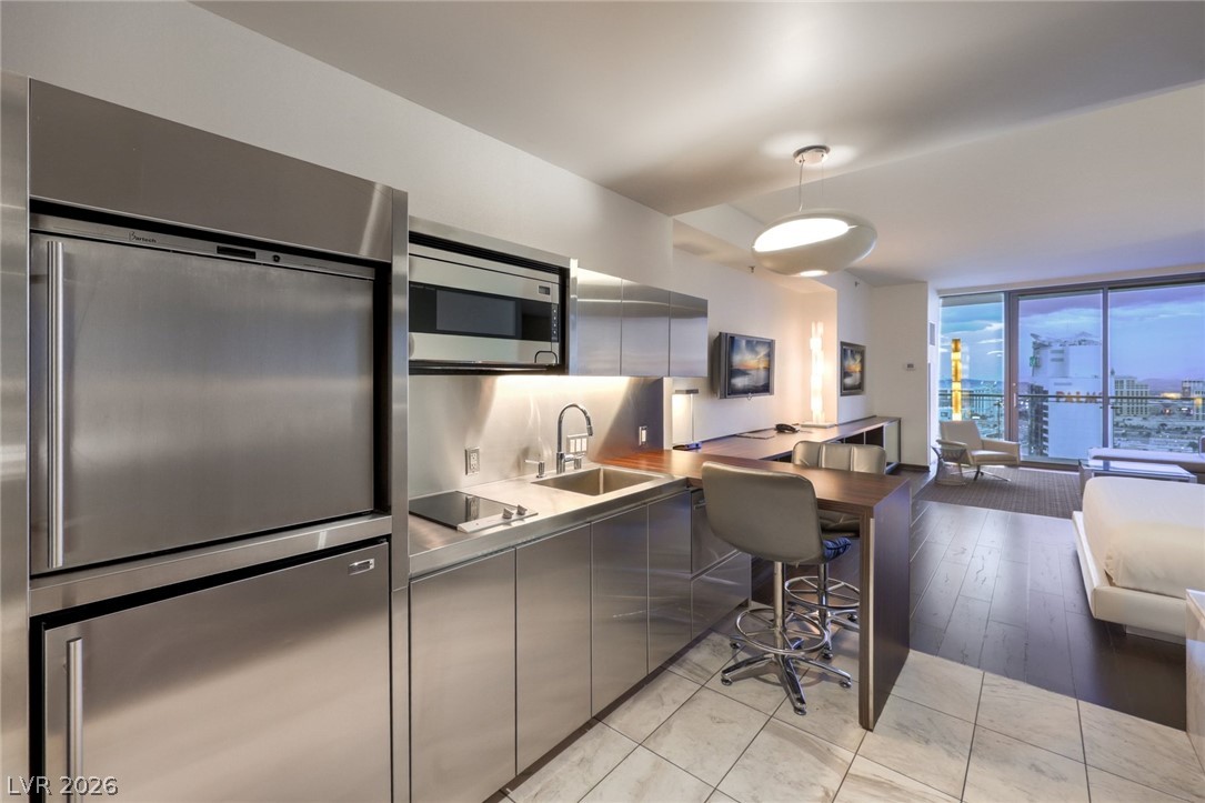 Photo 8 of 32, 4381 W Flamingo Road #3418