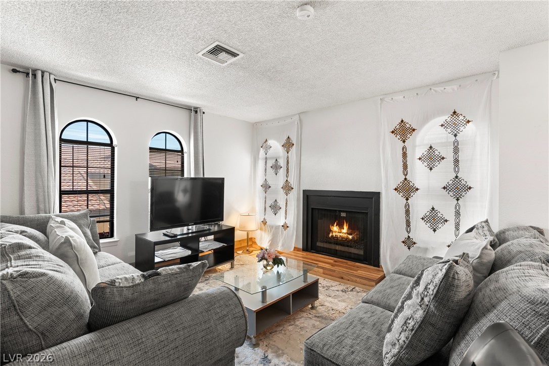 Photo 6 of 32, 4069 Nook Way #C