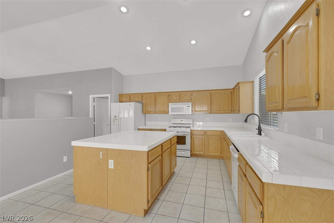 Photo 15 of 47, 1013 Black Olive