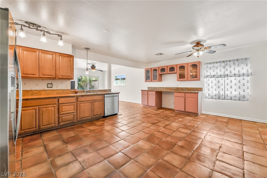 Photo 6 of 27, 6604 Larchwood Lane