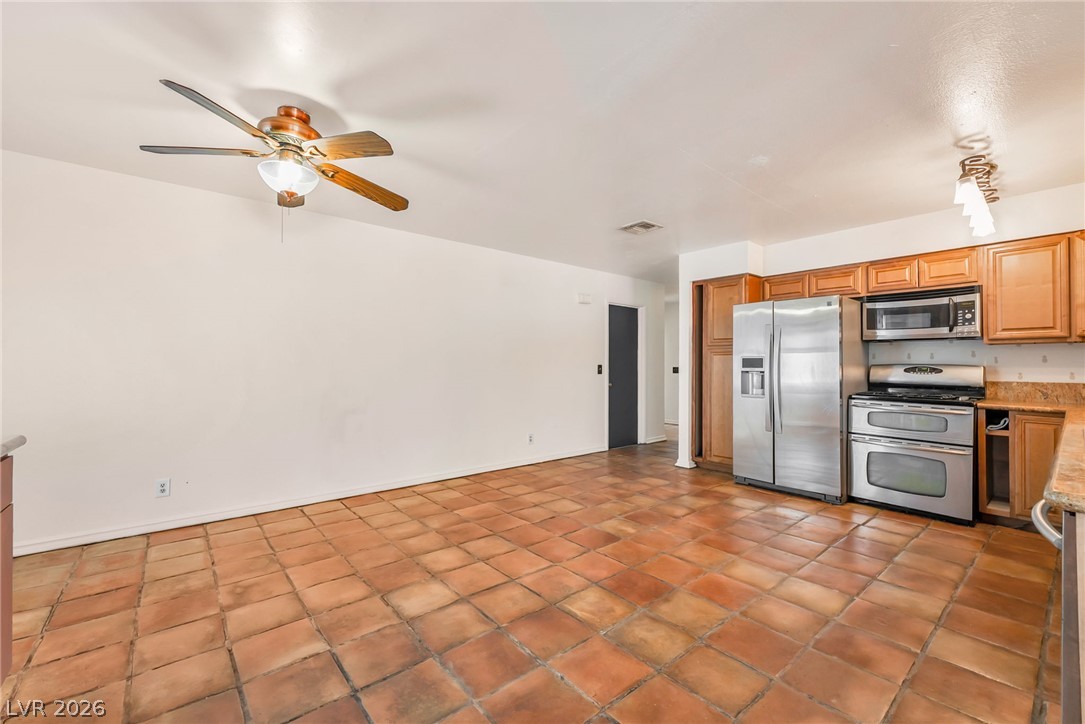 Photo 9 of 27, 6604 Larchwood Lane