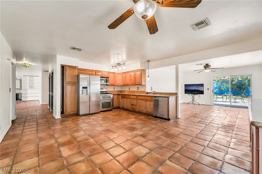 Photo 10 of 27, 6604 Larchwood Lane