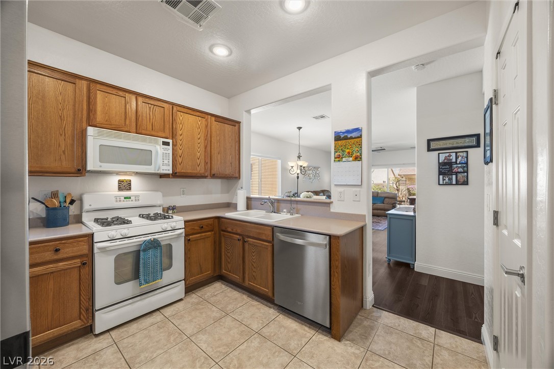 Photo 15 of 63, 7940 Fantail Drive