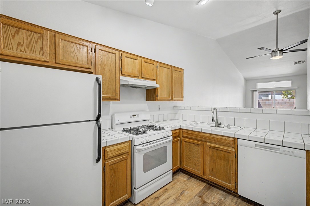 Photo 13 of 35, 115 Tapatio Street