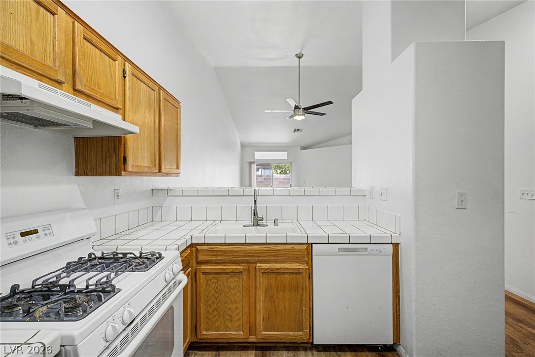Photo 14 of 35, 115 Tapatio Street