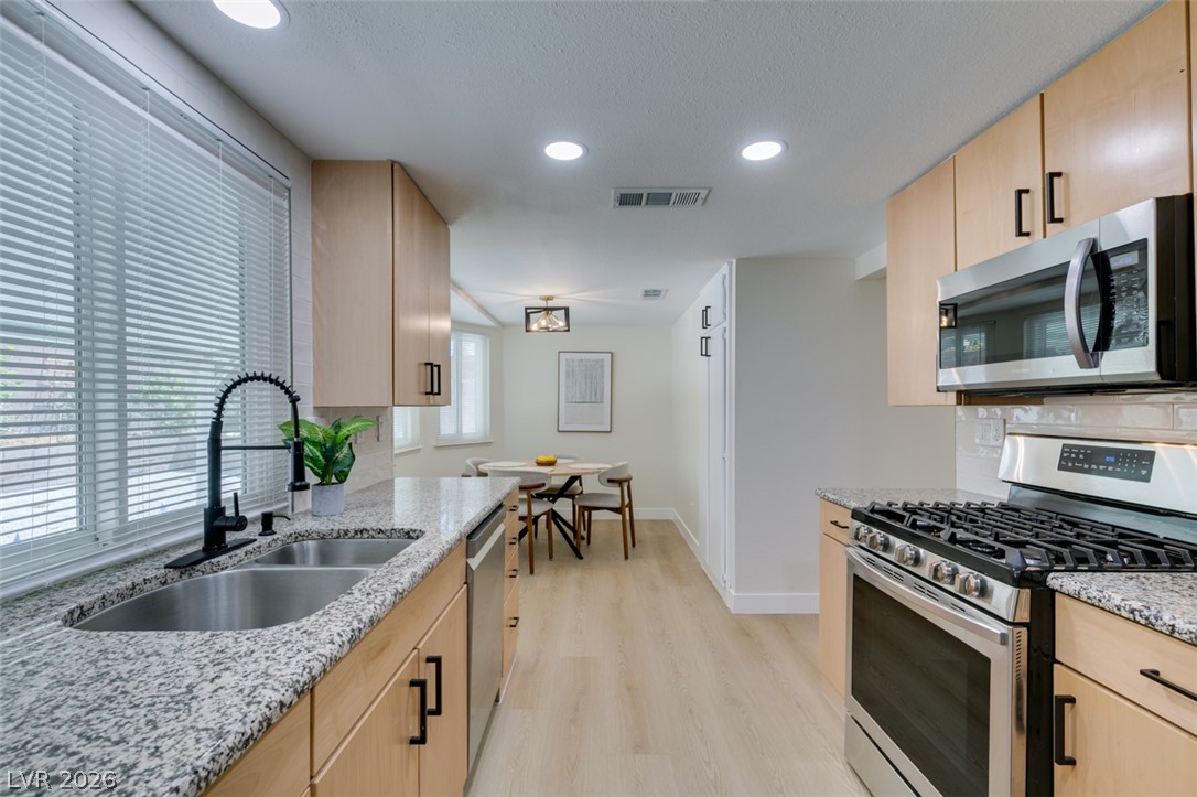 Photo 9 of 30, 1816 Longmeadow Street