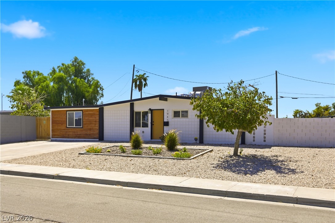Photo 2 of 1945 Palma Vista Avenue