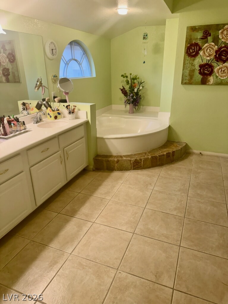 Photo 19 of 43, 8609 W Gilmore Avenue