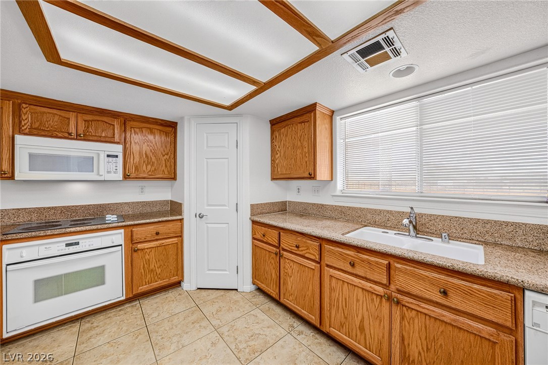 Photo 4 of 2121 W Labrador Court
