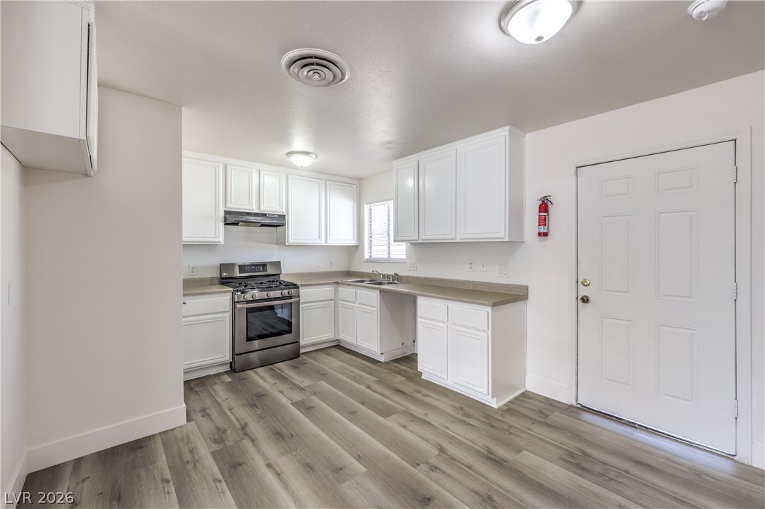 Photo 7 of 31, 4016 Briar Court