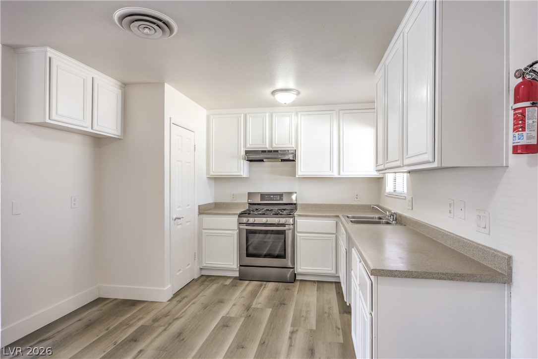 Photo 8 of 31, 4016 Briar Court