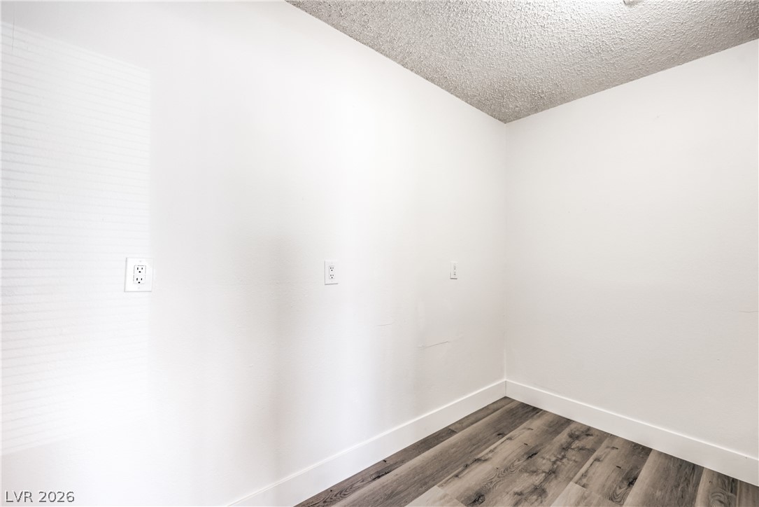 Photo 10 of 31, 4016 Briar Court