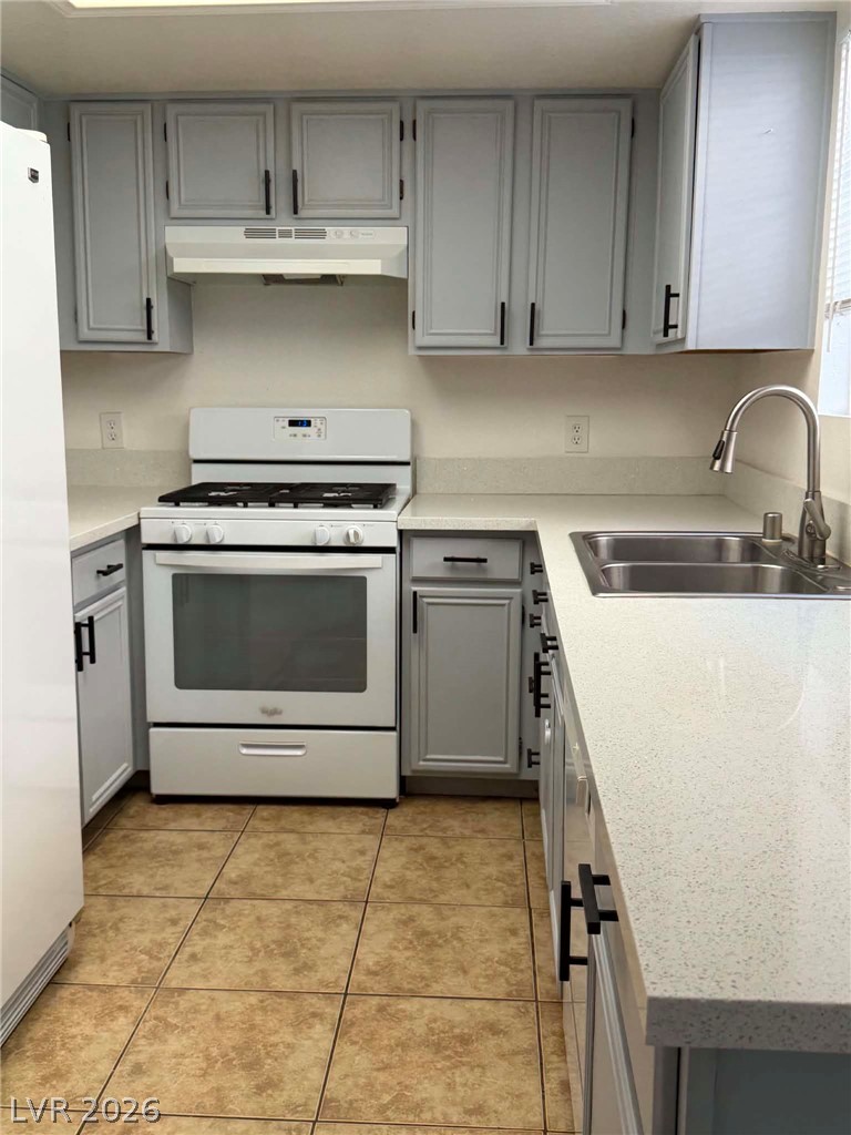 Photo 14 of 28, 215 N Lamb Boulevard #E