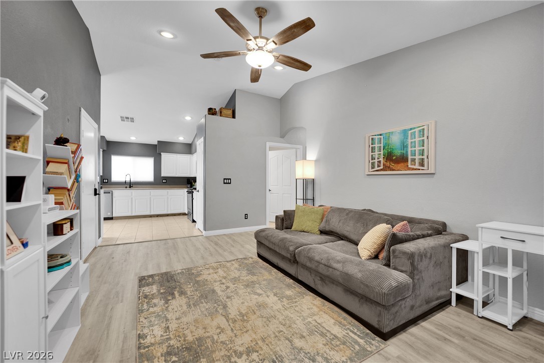 Photo 4 of 9305 Cranesbill Court