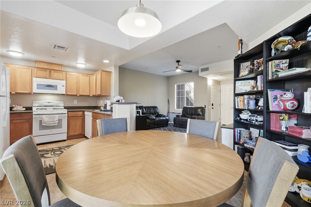 Photo 9 of 34, 6868 Sky Pointe Drive #1073