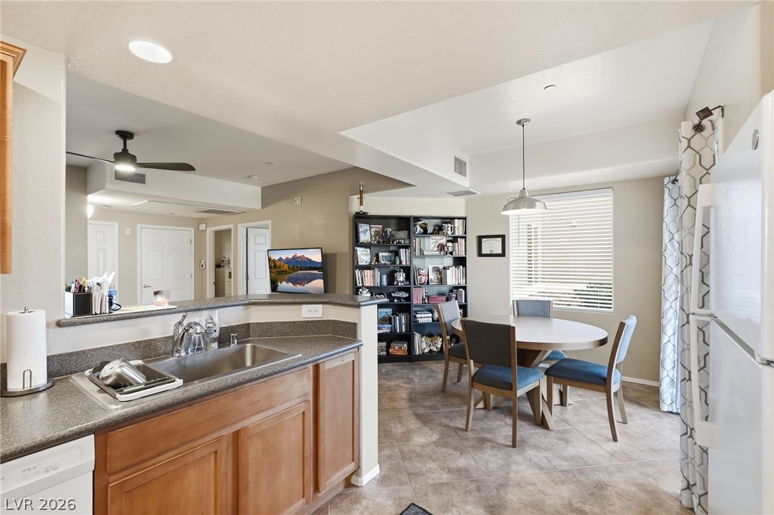 Photo 12 of 34, 6868 Sky Pointe Drive #1073