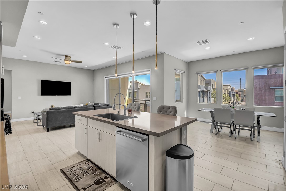 Photo 9 of 38, 1253 Cloud Tower Street #102