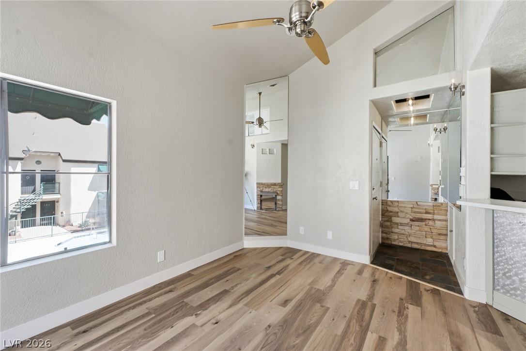 Photo 6 of 35, 440 Elm Drive #204
