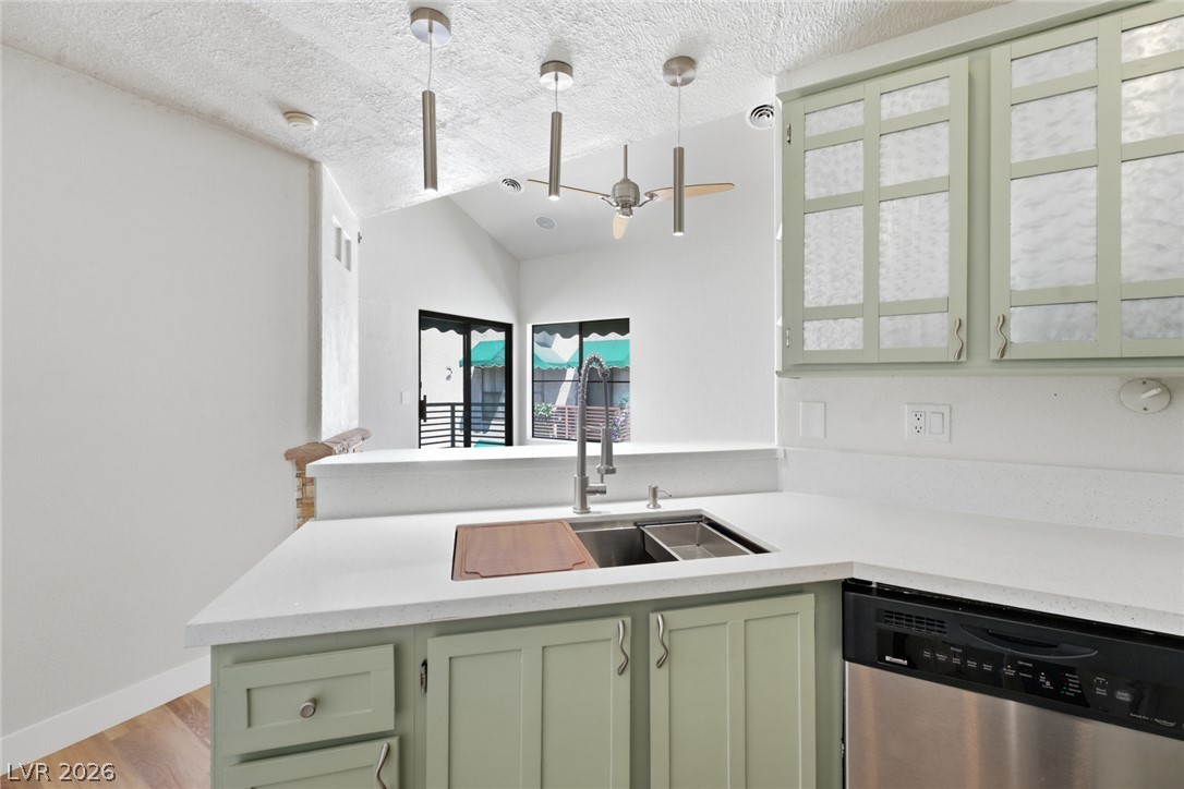 Photo 7 of 35, 440 Elm Drive #204