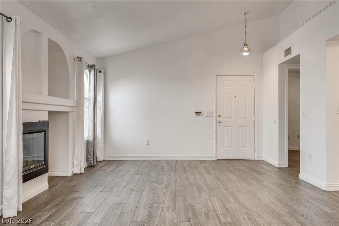 Photo 6 of 26, 7950 W Flamingo Road #2052