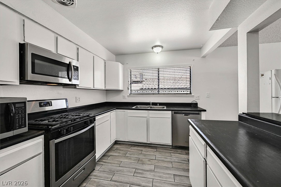 Photo 15 of 25, 4301 El Esteban Way