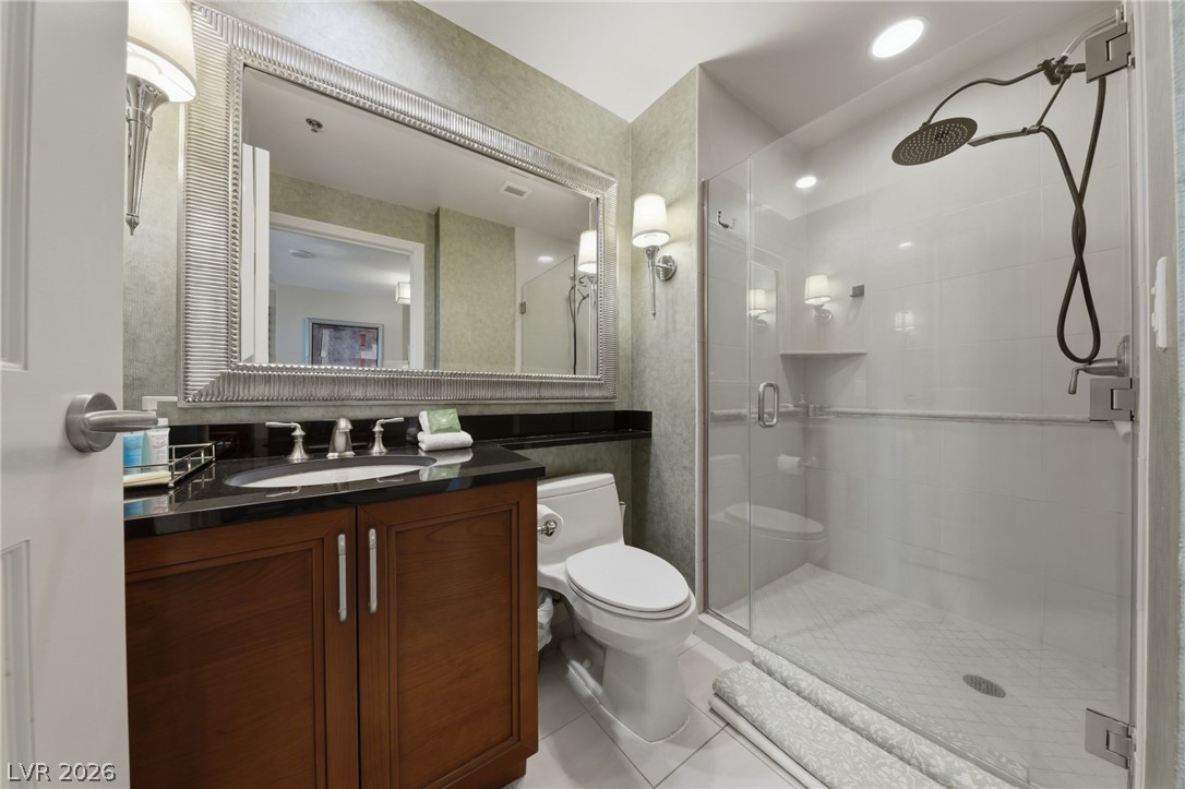 Photo 11 of 49, 135 E Harmon Avenue #2721