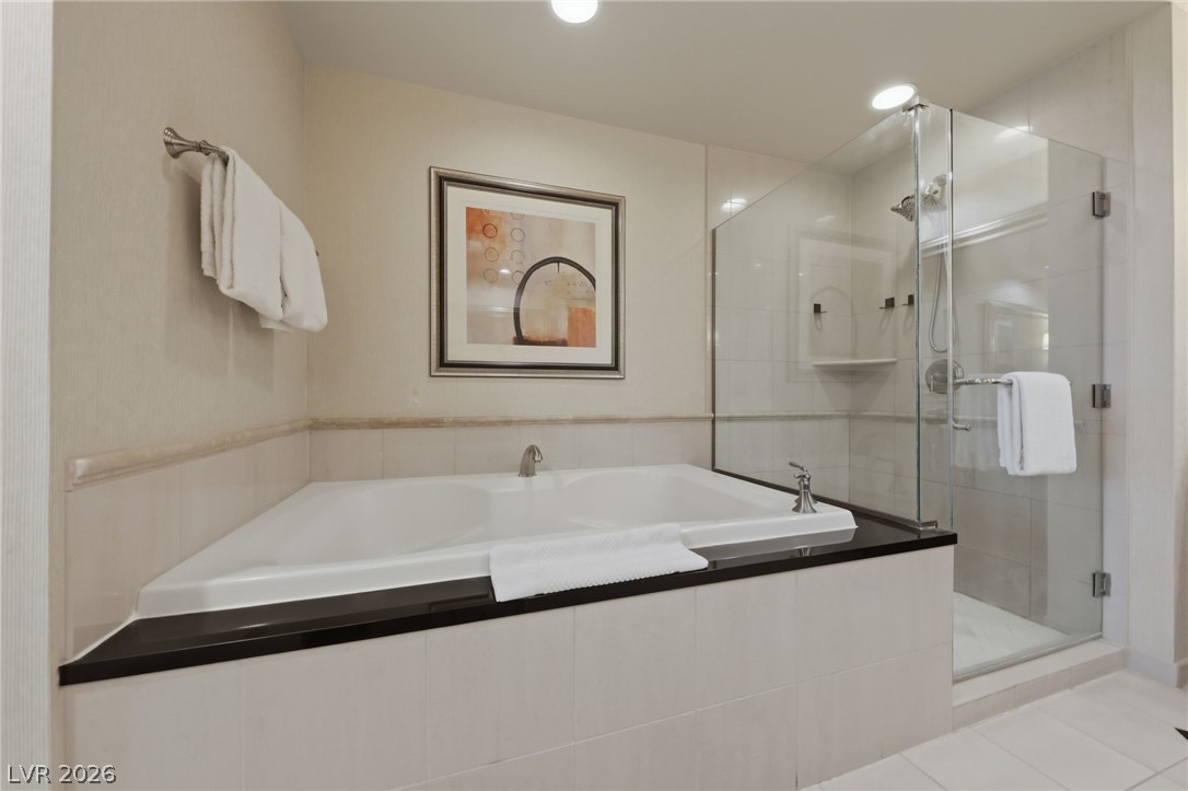 Photo 12 of 49, 135 E Harmon Avenue #2721