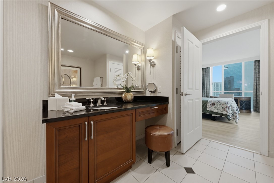 Photo 13 of 49, 135 E Harmon Avenue #2721