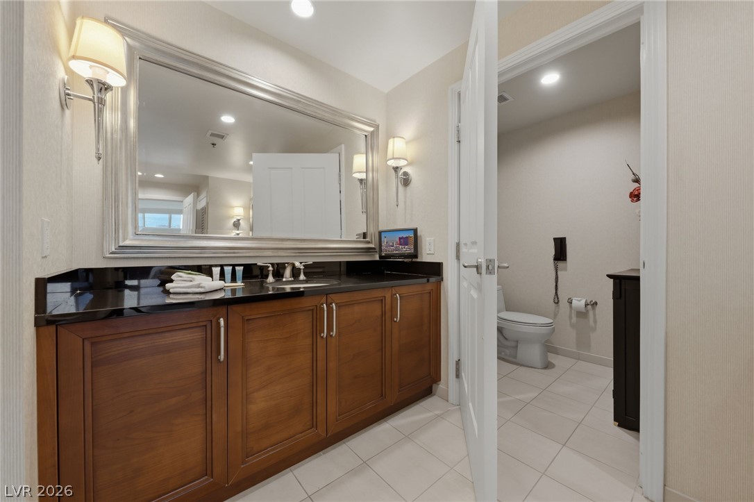Photo 14 of 49, 135 E Harmon Avenue #2721