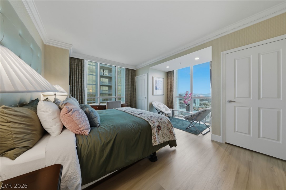 Photo 15 of 49, 135 E Harmon Avenue #2721