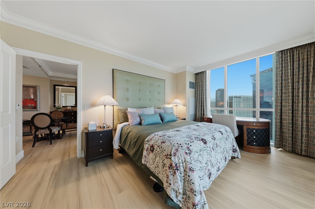 Photo 16 of 49, 135 E Harmon Avenue #2721