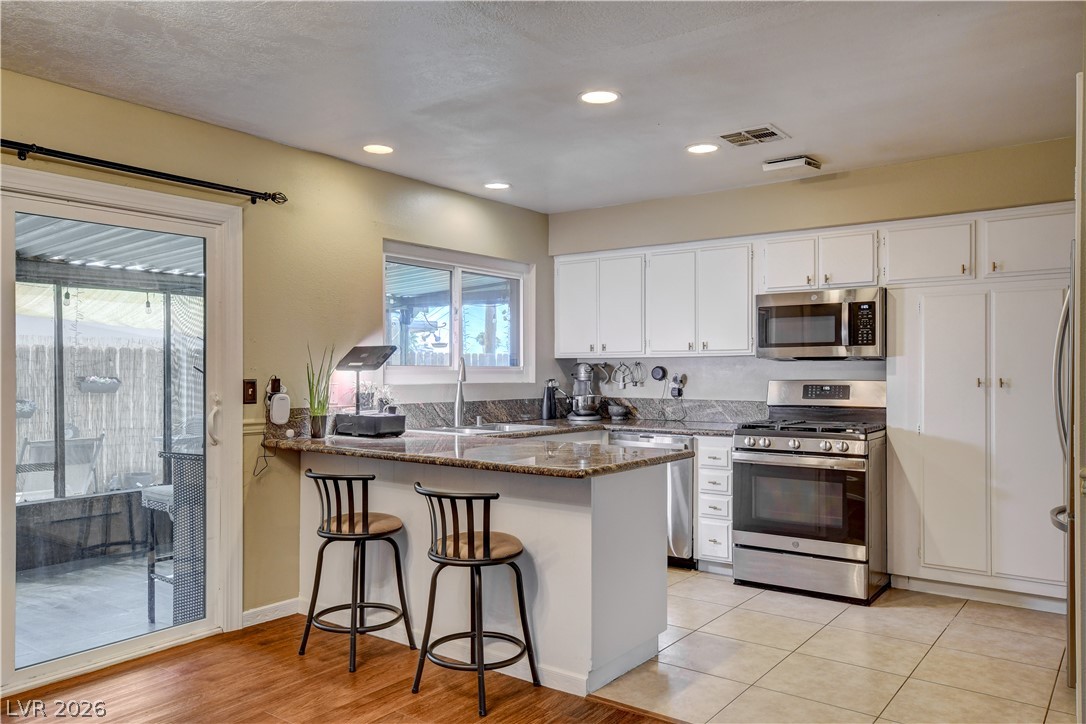 Photo 3 of 1102 Arapaho Way