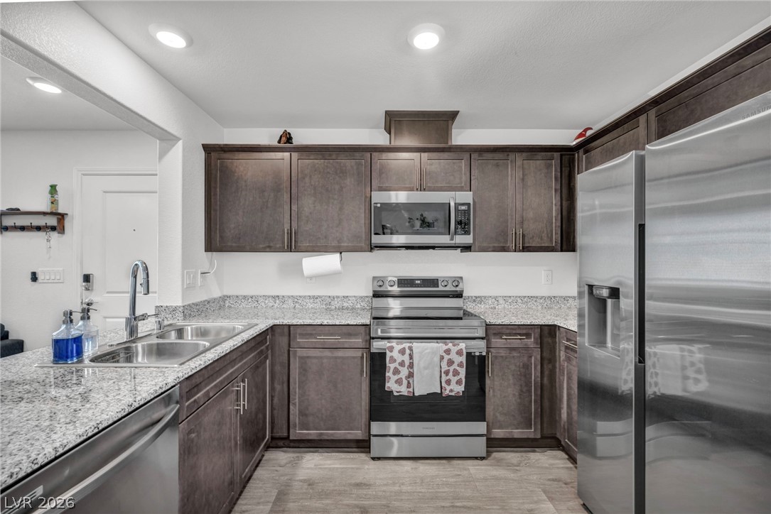 2742 Champagne Gold Avenue, North Las Vegas